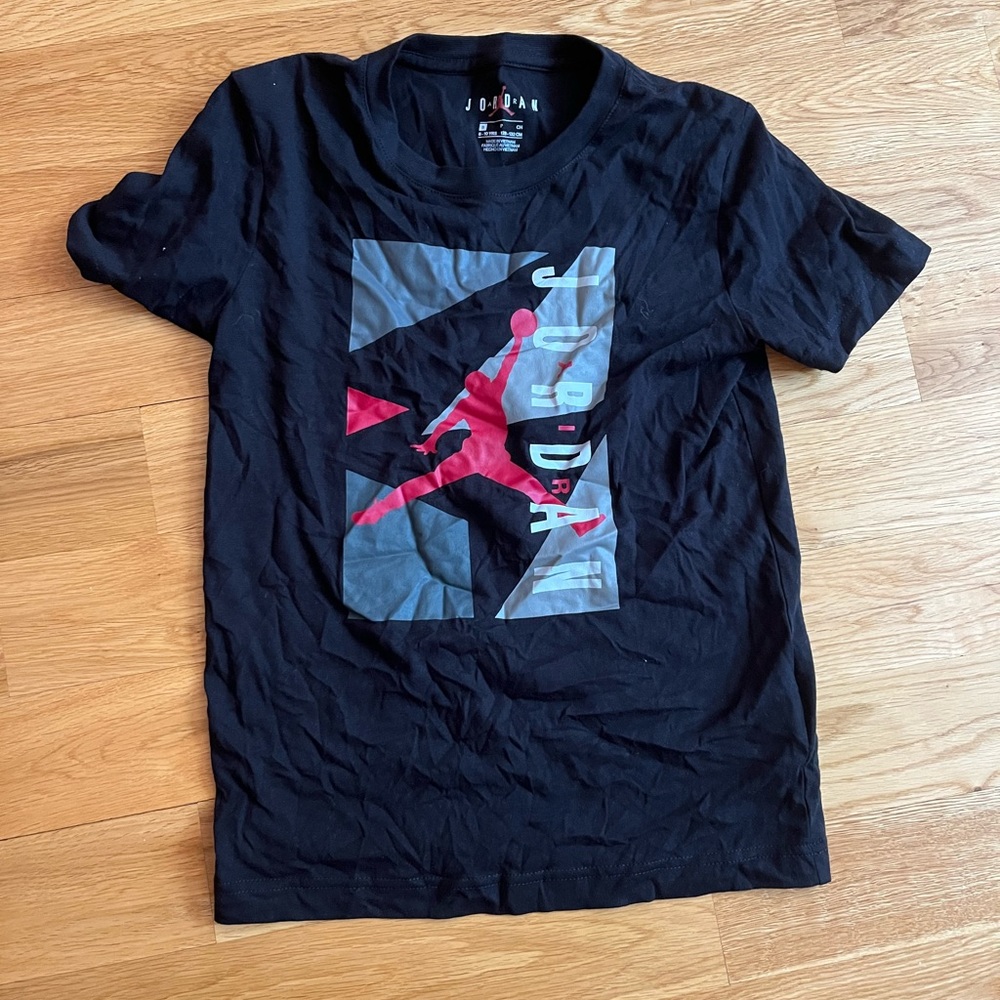 Jordan boys tshirt in medium
